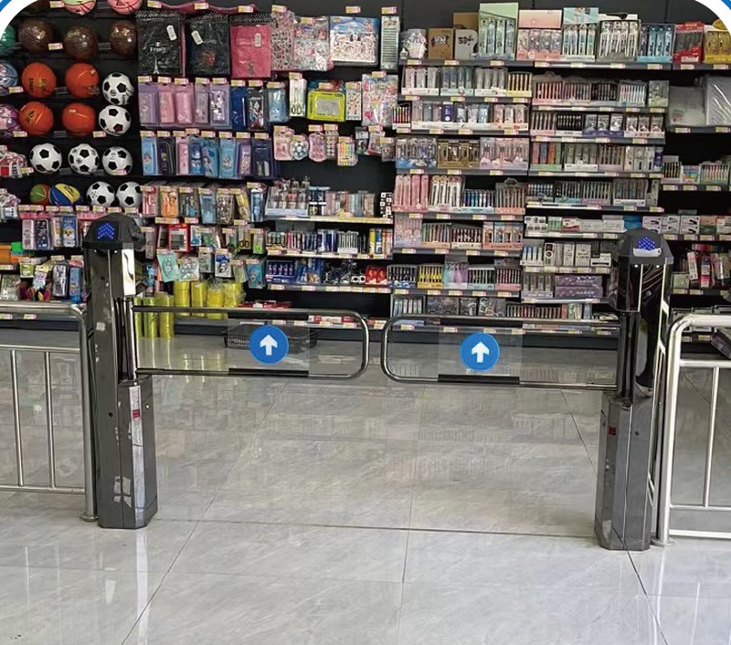 宣传册中的超市入口通行门实物